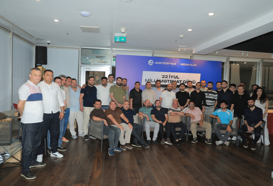 “Azərlotereya” jurnalistlər arasında “FC 26” çempionatı keçirib