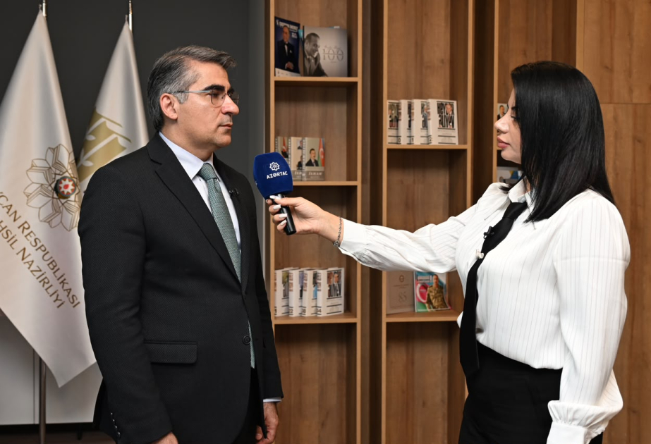 Gələcəyin əmək bazarında süni intellektlə işləmə bacarığı və insan amilinə əsaslanan bacarıqlar ön plana çıxacaq