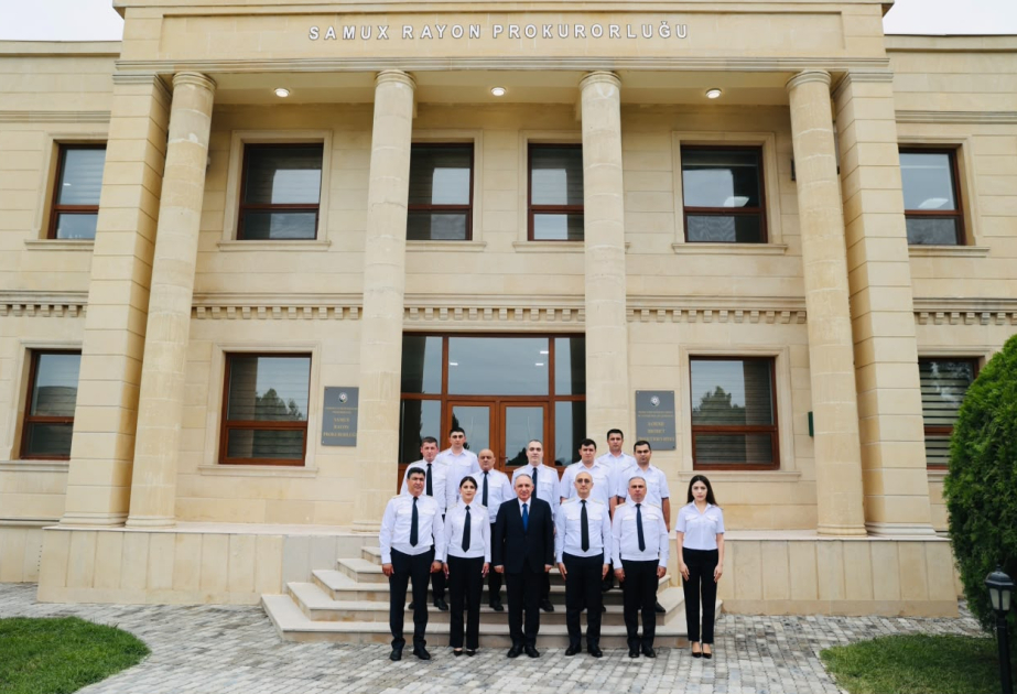 Baş prokuror Samuxda vətəndaşların müraciətlərini dinləyib