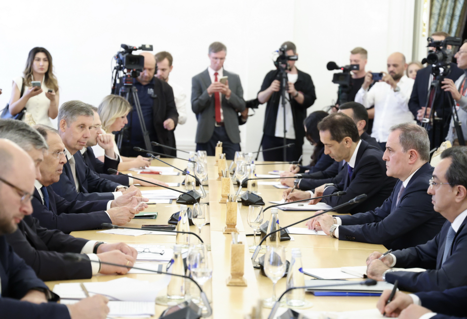 Azerbaijani and Russian foreign ministers discuss bilateral relations and regional issues