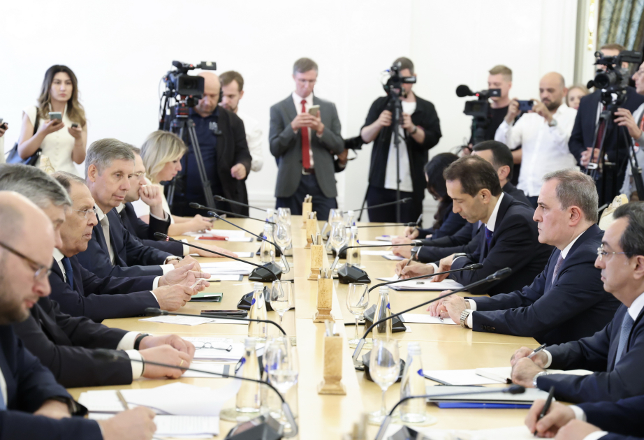 Los Ministros de Asuntos Exteriores de Azerbaiyán y Rusia abordaron en Moscú las relaciones bilaterales y la situación en el Cáucaso Sur