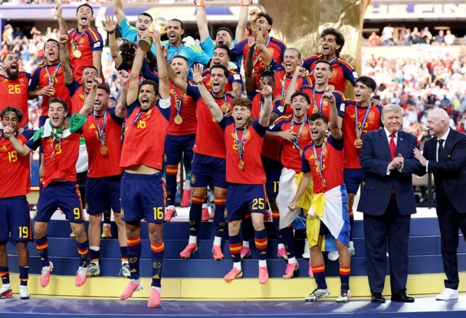 İspaniya millisinə qızıl medallar və dünya kuboku təqdim olunub