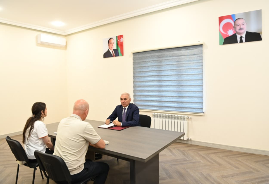 “Azərişıq” ASC-nin sədri Xankəndidə vətəndaşların müraciətlərini dinləyib