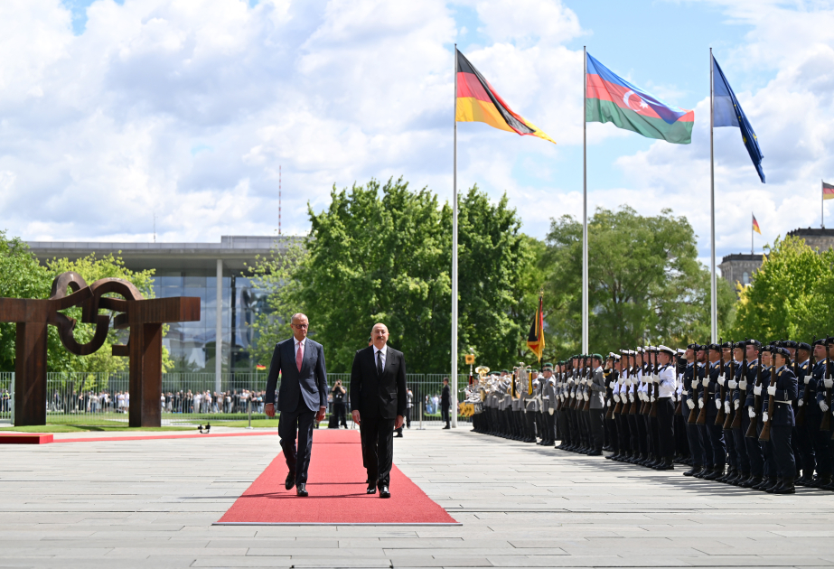 Offizieller Empfang von Präsident Ilham Aliyev in Berlin VIDEO