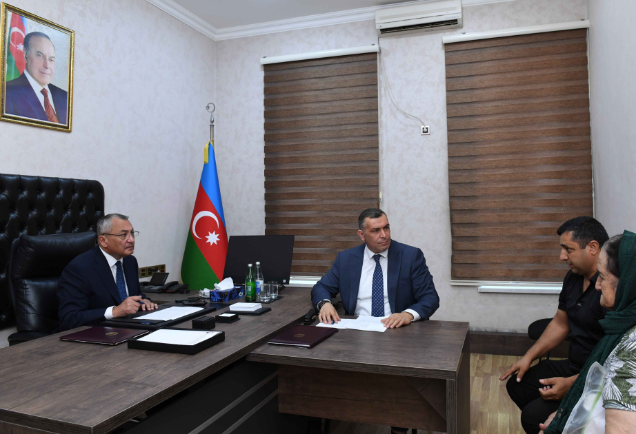 Komitə sədri keçmiş məcburi köçkünlərin müraciətlərini dinləyib