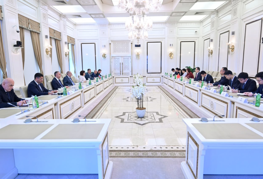 Delegación del Partido Comunista de China visita Milli Majlis