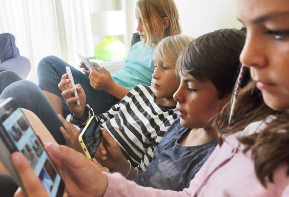 France : le Parlement adopte définitivement l’interdiction des réseaux sociaux aux moins de 15 ans