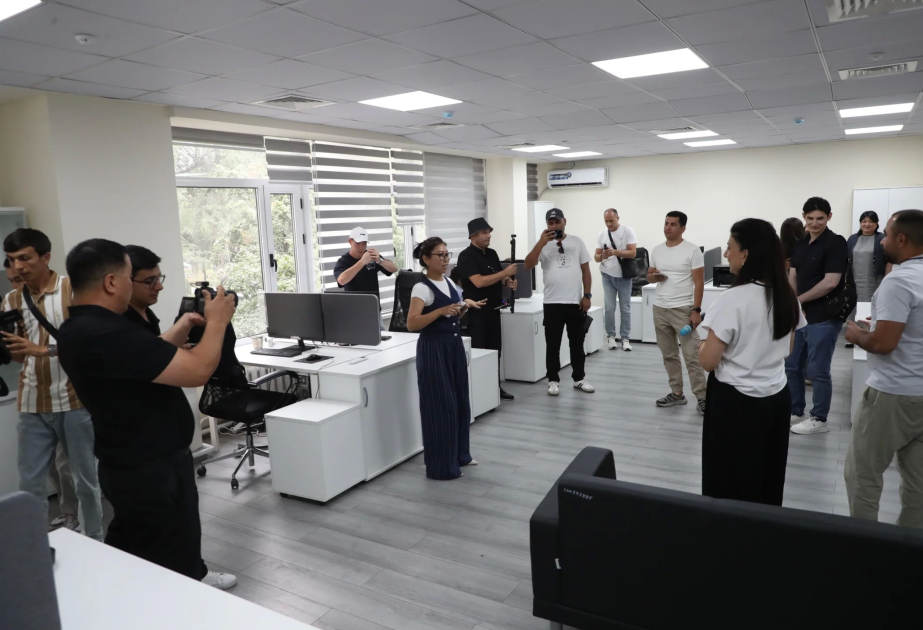 Azerbaijani journalists visit Kabar agency as part of press tour in Kyrgyzstan