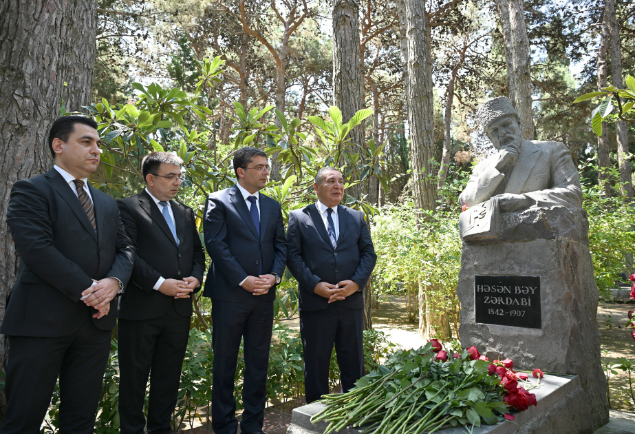 La comunidad periodística de Azerbaiyán rinde homenaje a Hasan bey Zardabi