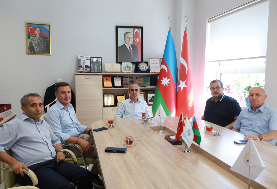 “Hiperkitap” rəqəmsal verilənlər bazasının nümayəndələri MEK-də olublar