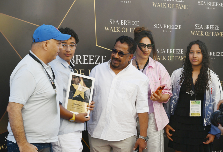 Cheb Khaled erhält eigenen Stern auf dem Sea Breeze Walk of Fame