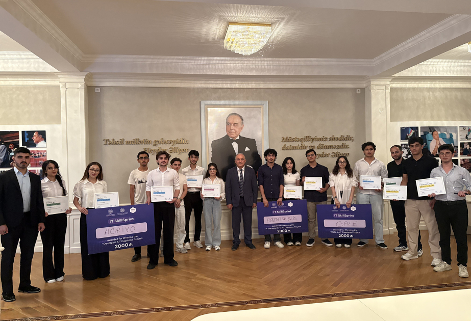 Rektor “IT SkillSprint” təhsil proqramının qalibi olan AzTU tələbələri ilə görüşüb
