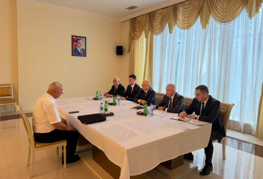Energetika naziri Goranboyda vətəndaşların müraciətlərini dinləyib