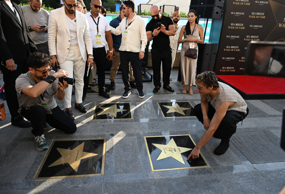На Аллее Sea Breeze Walk of fame открылись именные звезды EDIS и Эмре Алтуга