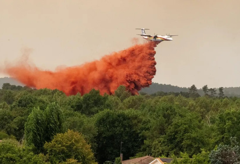 Almaniya Fransada meşə yanğınlarının söndürülməsi üçün helikopterlər və təyyarə göndərir