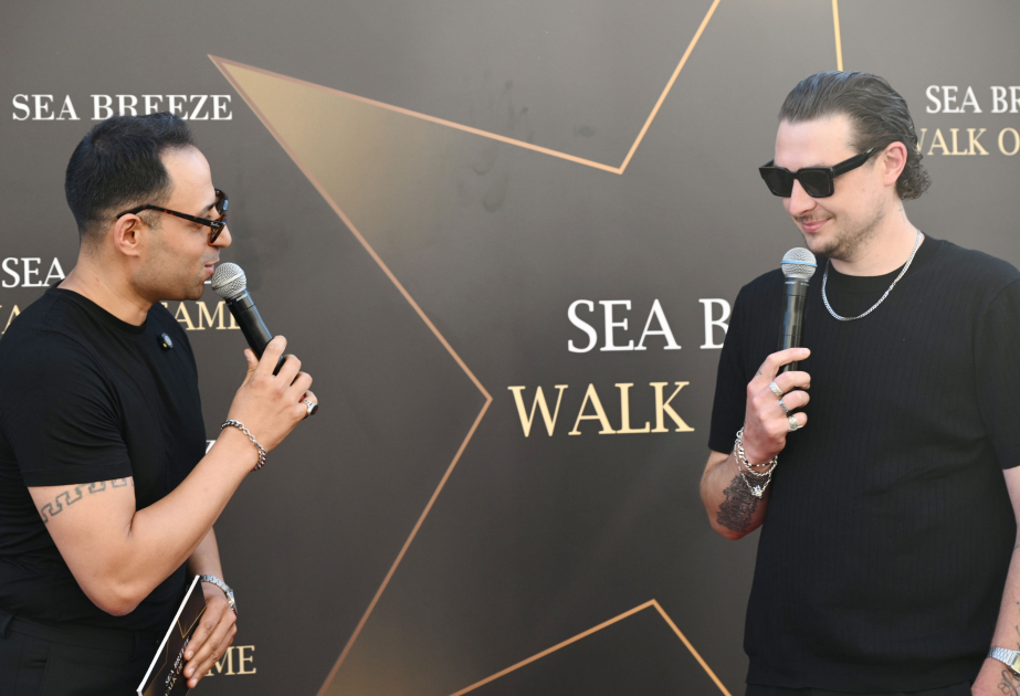 На Аллее Sea Breeze Walk of Fame состоялось открытие звезды британского певца Джона Ньюмана ВИДЕО