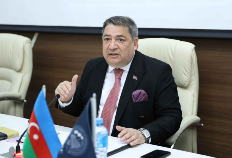 Professor: Klassik ədəbiyyat biznes təhsilinin strateji komponentinə çevrilməlidir