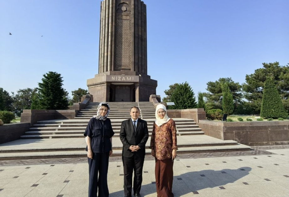 Özbəkistanlı alimlər Gəncədə Nizami Gəncəvi irsi ilə tanış olublar