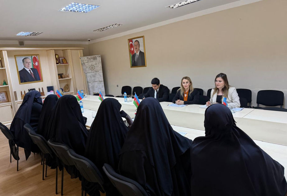 موظفو مكتب أمين المظالم يلتقي 16 مواطناً أذربيجانياً أُعيدوا من سوريا