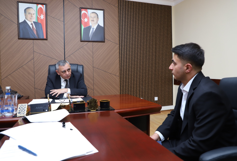Dövlət Xidmətinin rəisi Goranboyda vətəndaşların müraciətlərini dinləyib