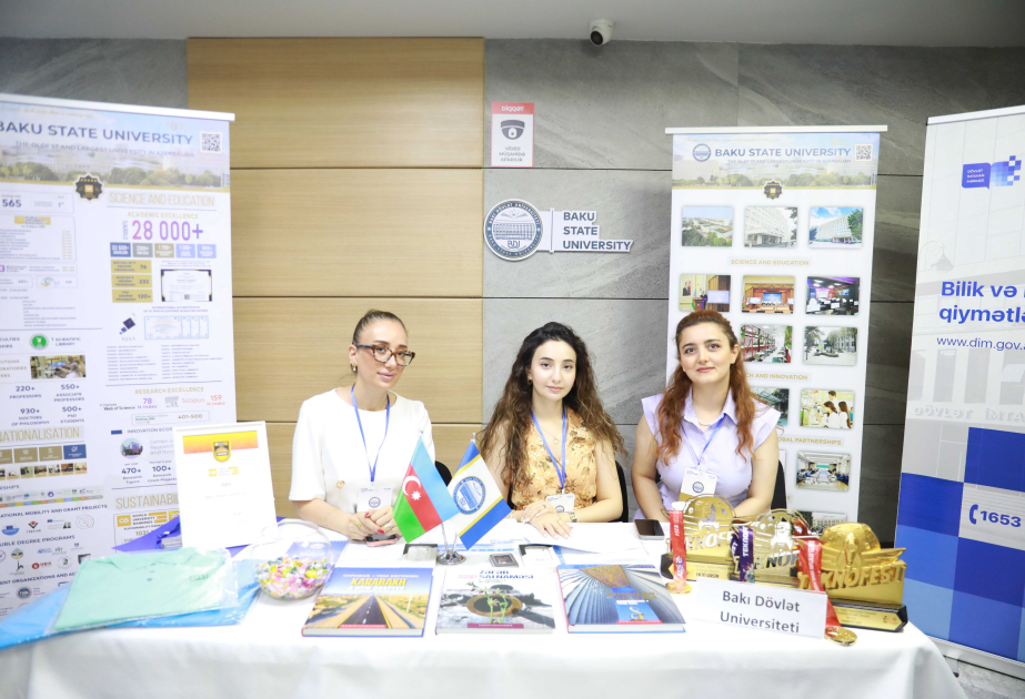 BDU nümayəndələri sərgidə universitetin təhsil imkanlarını təqdim edirlər