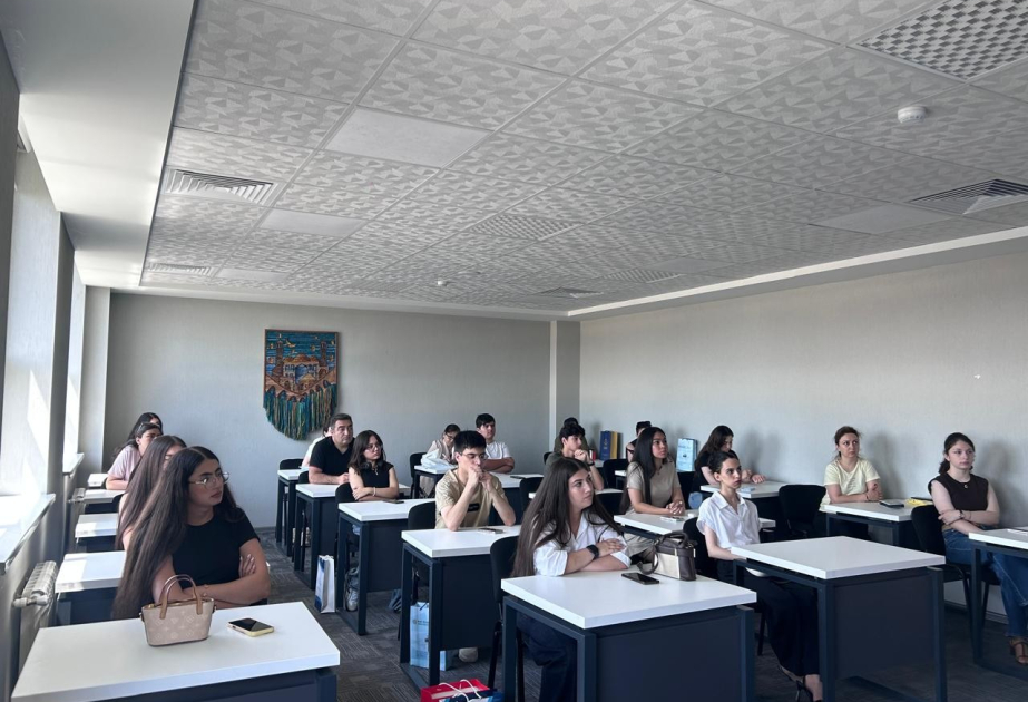 BDU əməkdaşları abituriyentlər üçün infosessiya təşkil ediblər