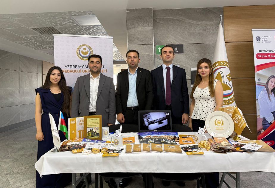 ADPU nümayəndələri sərgidə universitetin təhsil imkanlarını təqdim edirlər