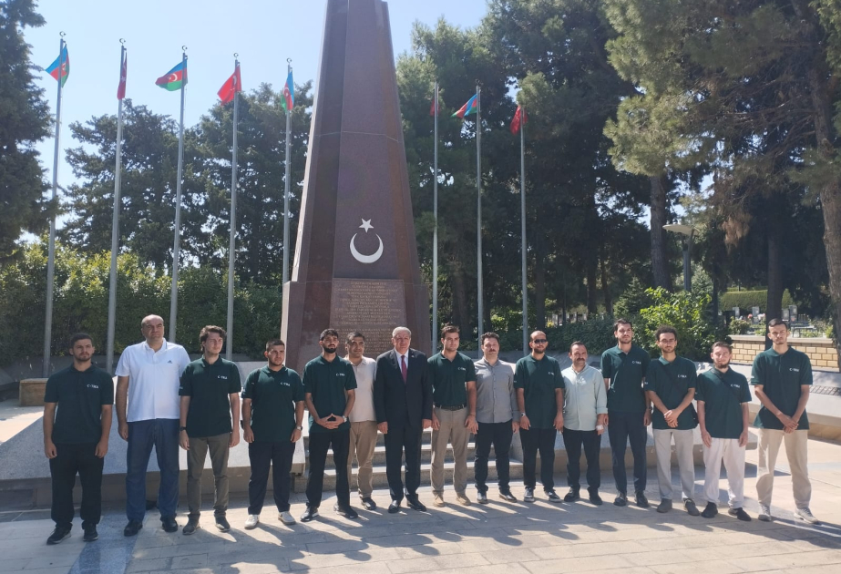 Participants of TİKA’s Development Ambassadors Program visit “Turkish Martyrdom” monument in Baku