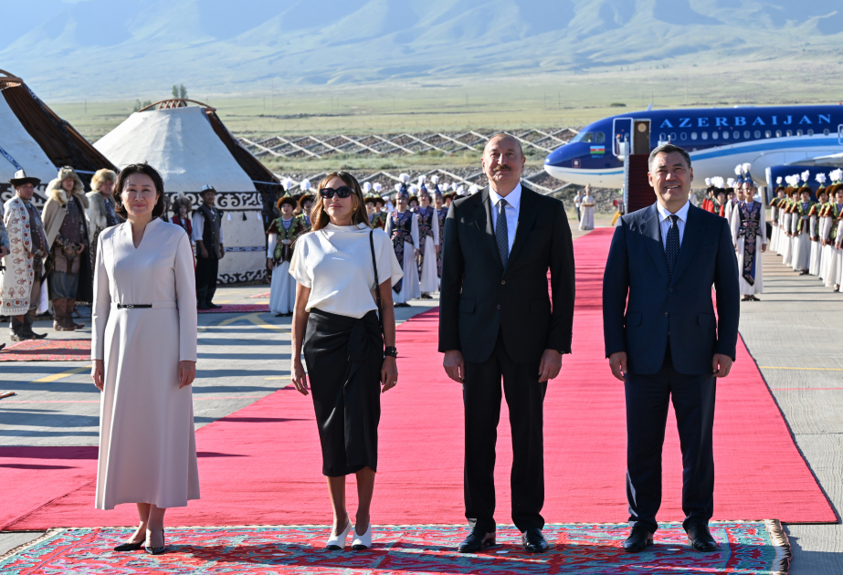 El Presidente Ilham Aliyev llega a Kirguistán en visita de Estado