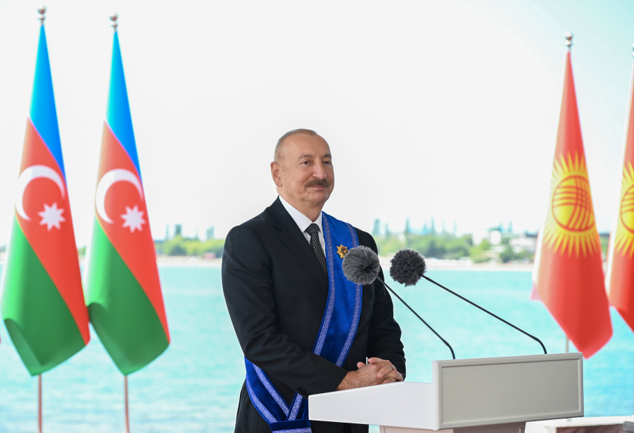 Präsident Ilham Aliyev lädt kirgisischen Amtskollegen zu einem Staatsbesuch nach Aserbaidschan ein