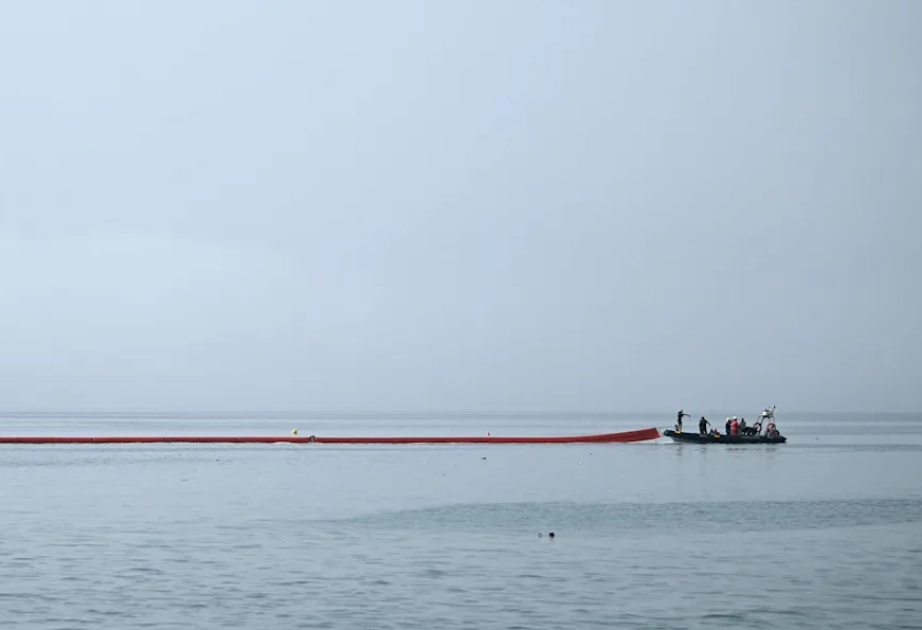 España construye una barrera marítima en la costa de Ceuta para frenar la llegada de migrantes
