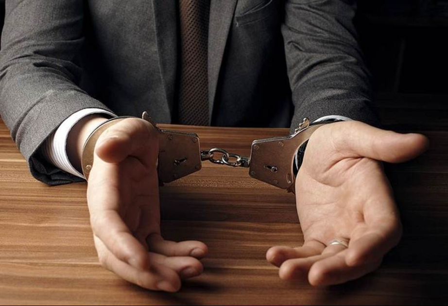 Vergi yoxlamasının keçirilməməsi müqabilində rüşvət almaqda təqsirləndirilən vəzifəli şəxslər həbs olunublar