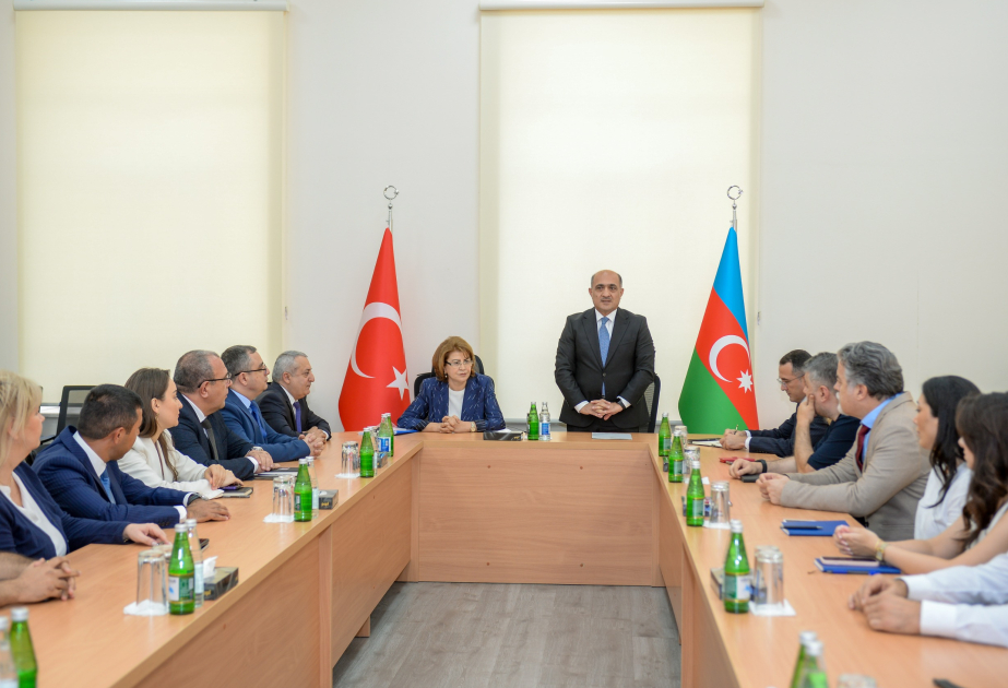 Türkiyə-Azərbaycan Universitetinin ilk rektoru kollektivə təqdim olunub