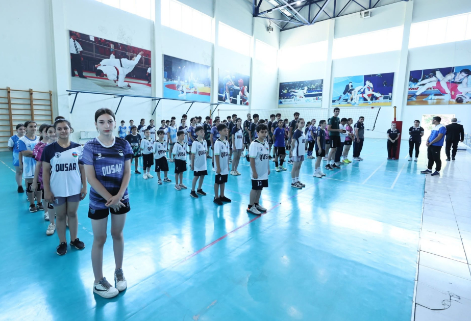 Federasiya prezidenti Qusarda gənc voleybolçularla görüşüb