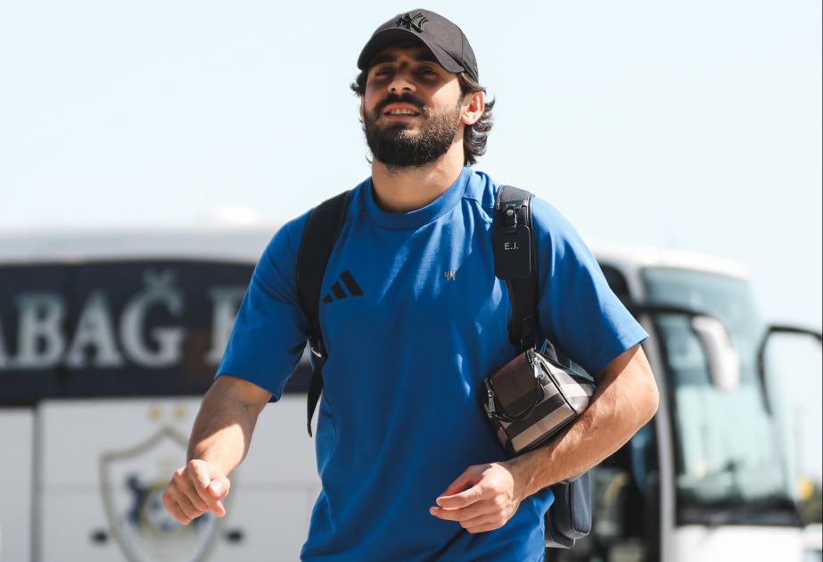 “Qarabağ” “Dinamo” ilə oyun üçün Polşaya yola düşüb