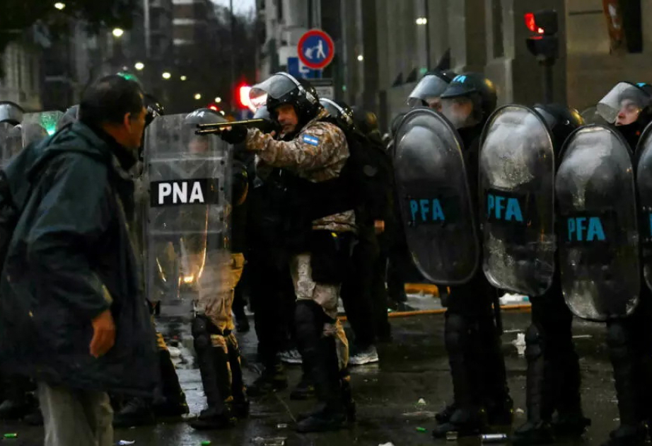 Protesters march in Buenos Aires against Argentina's private property bill