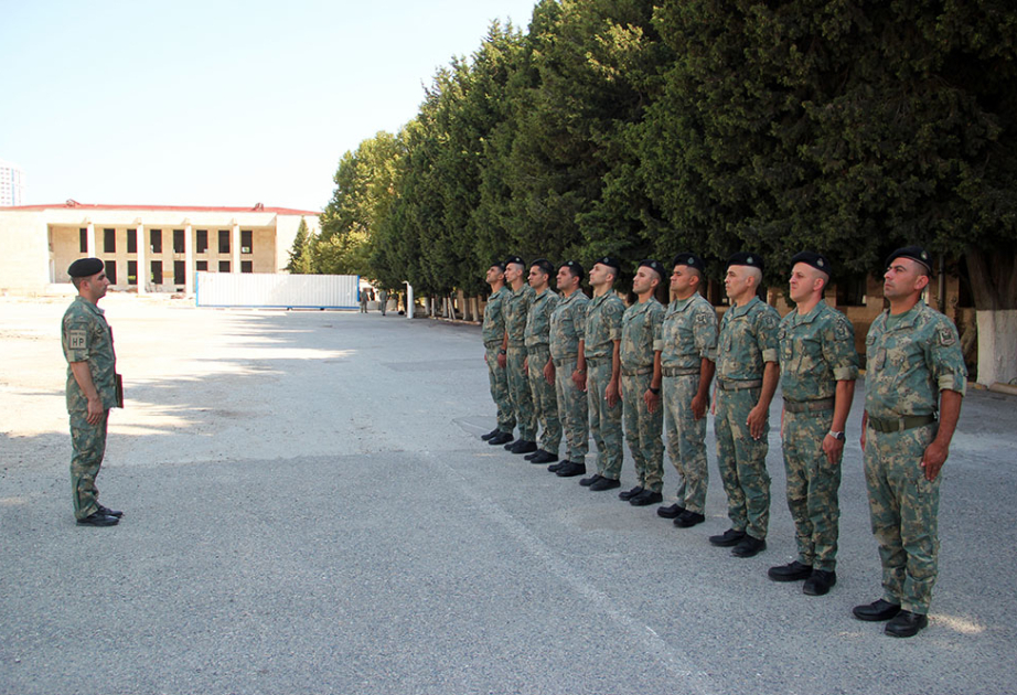 Militärangehörige legen Prüfungen zur Feststellung ihrer Qualifikationsstufe ab
