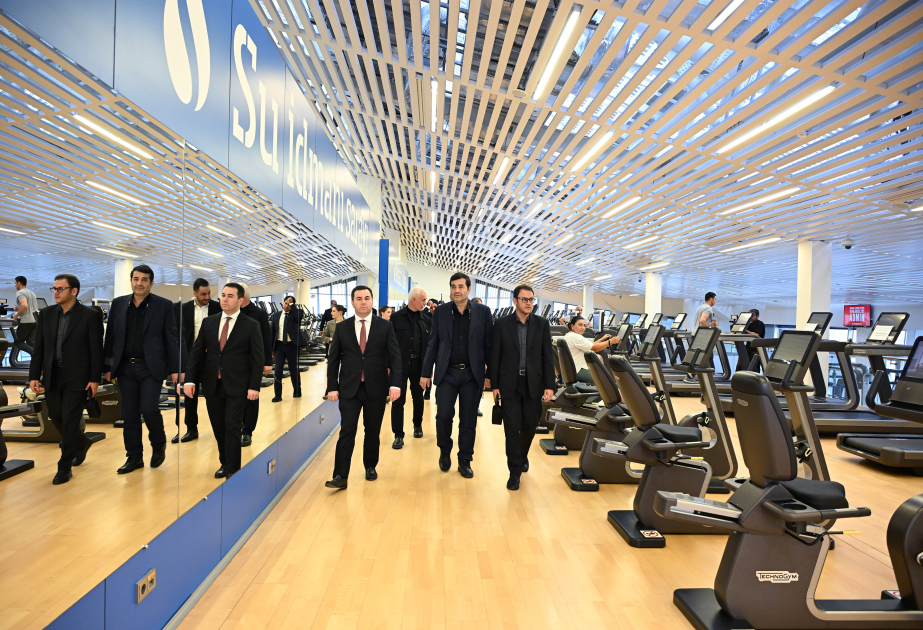 Irans Sport- und Jugendminister besucht Wassersportpalast in Baku