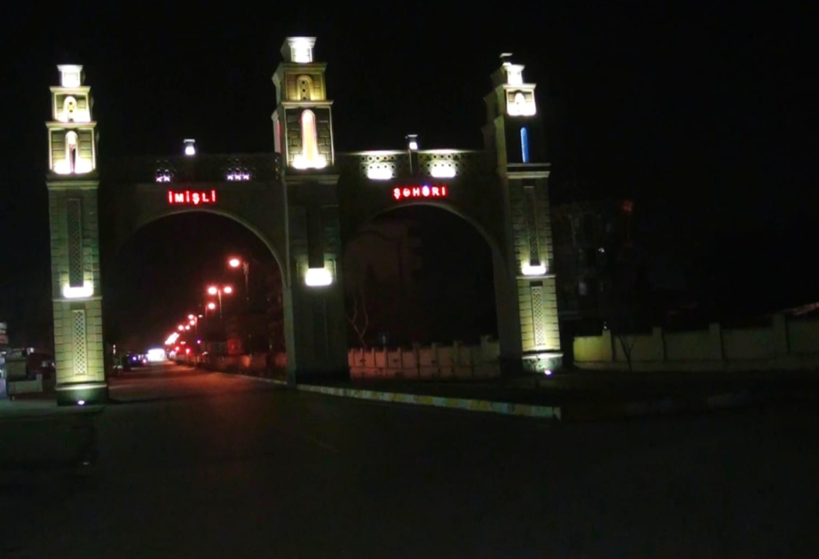 İmişlidə “Mercedes” işıq dirəyinə çırpılıb: 3 nəfər xəsarət alıb