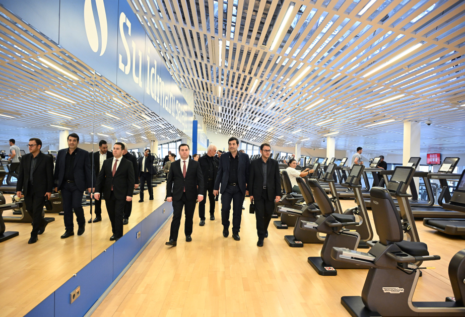 El Ministro de Deportes y Juventud de Irán visita el Palacio de Deportes Acuáticos de Bakú