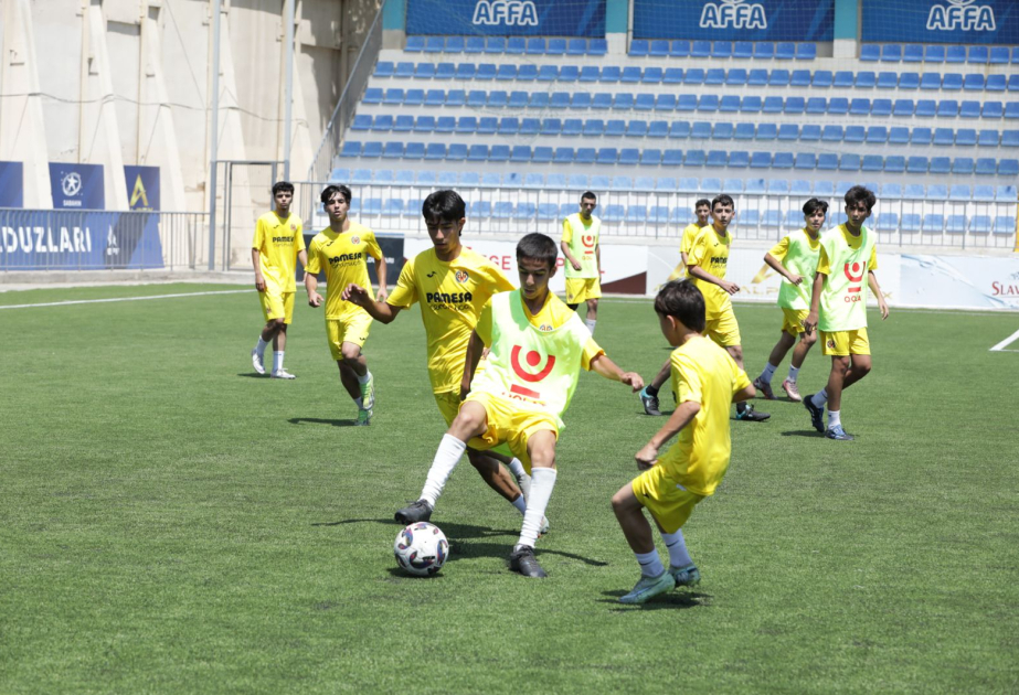 Representantes del Villarreal CF presentan en Bakú el proyecto Villarreal CF Camp Baku