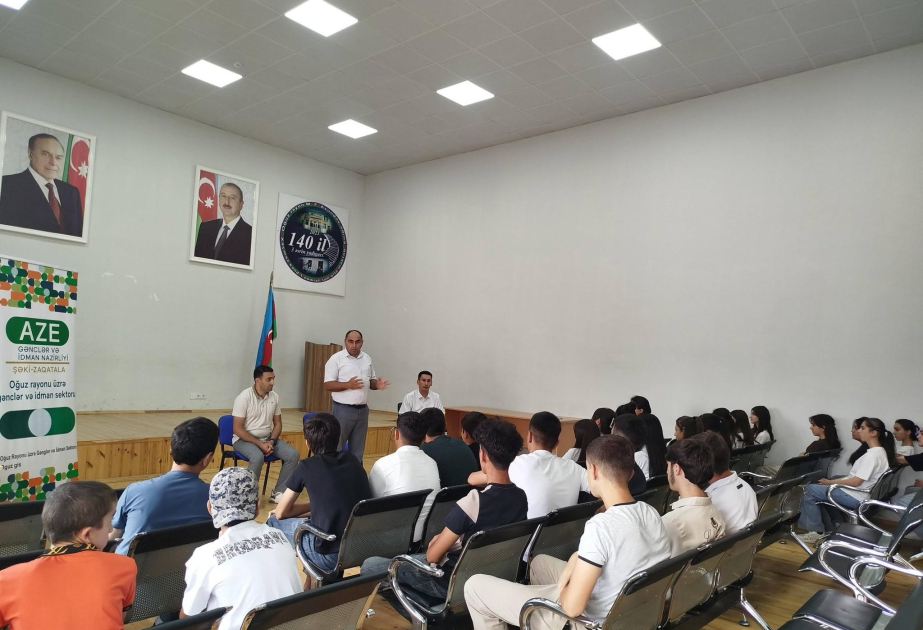 "Uğurun sirri nədir?" - Oğuzda gənclərlə interaktiv və motivasiyaedici müzakirə olub