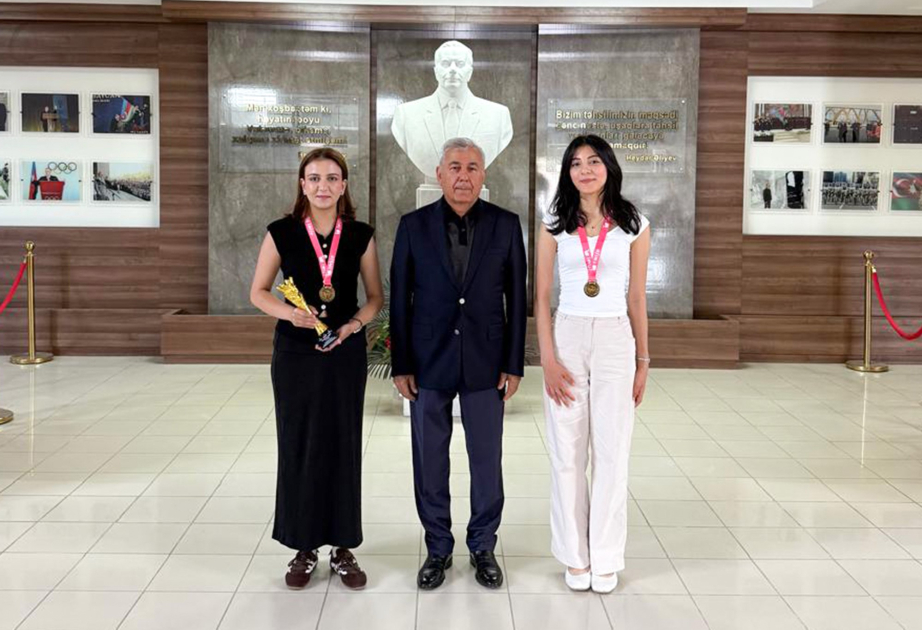 BEU Rector meets with university’s students, winners of IWISE World Final