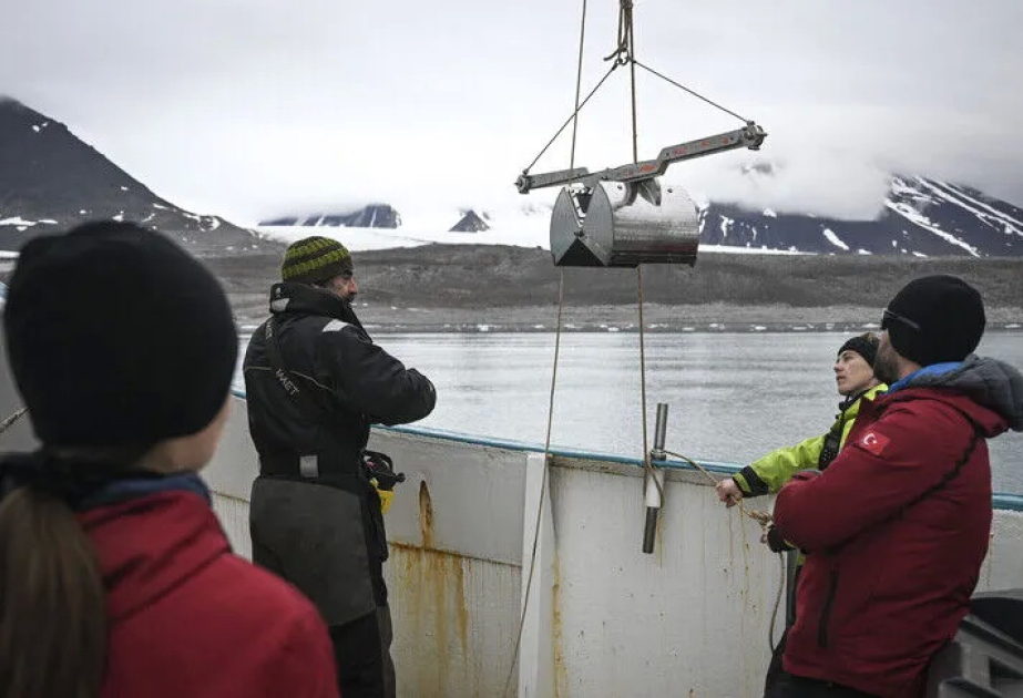 Des scientifiques internationaux étudient climat et microplastiques lors d’une expédition turque dans l’Arctique
