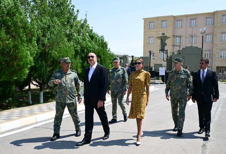 President Ilham Aliyev attended ceremony to present Battle Flags to newly established commando military units of Separate Combined Arms Army VIDEO