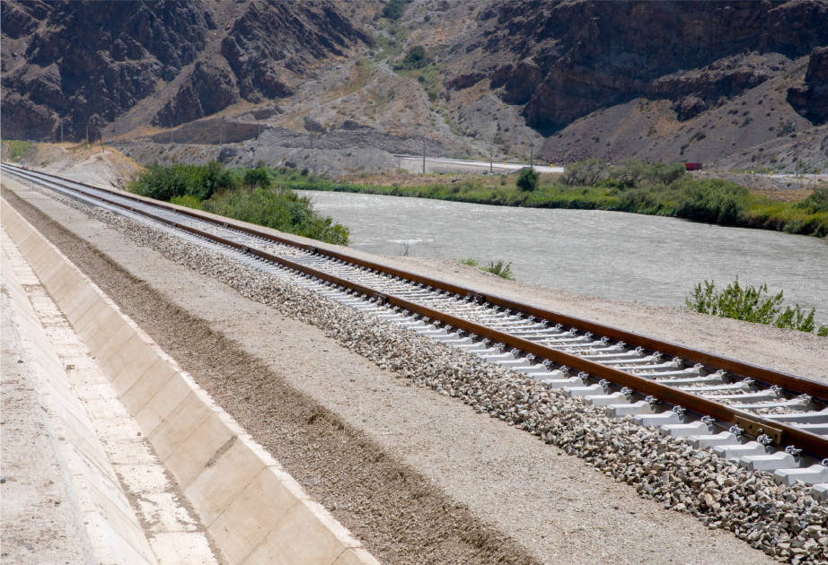 Continúa la reconstrucción de la red ferroviaria de Najchiván