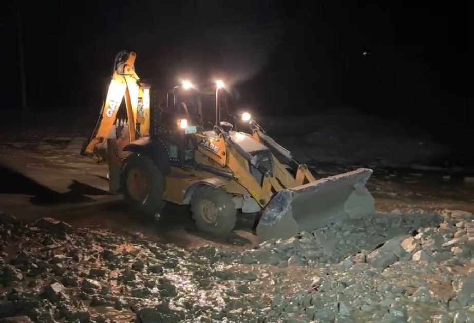 Şəkidə yağışdan sonra bağlanan yol təmizlənib, hərəkət bərpa olunub