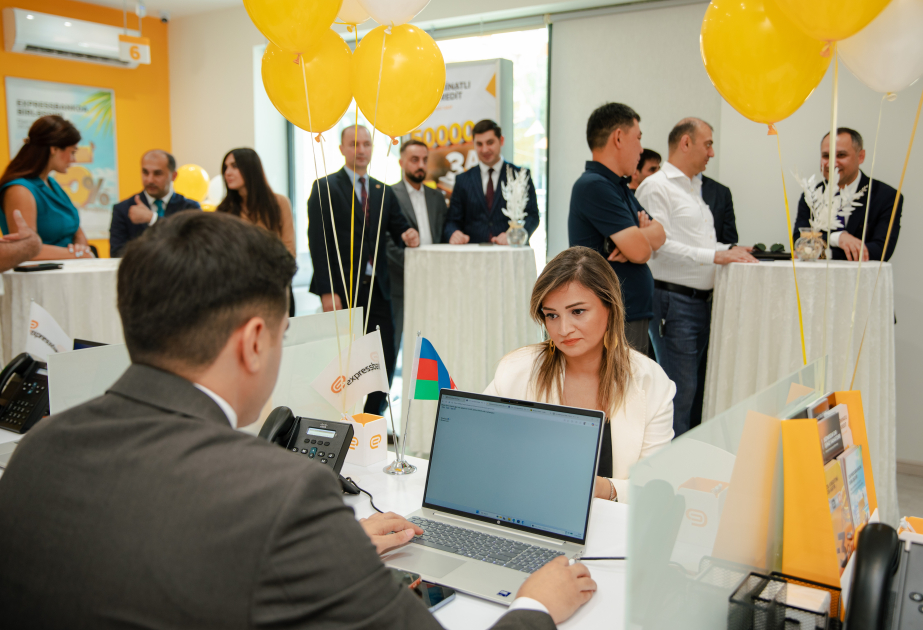 ®  “Expressbank” eyni gündə 2 filial açıb