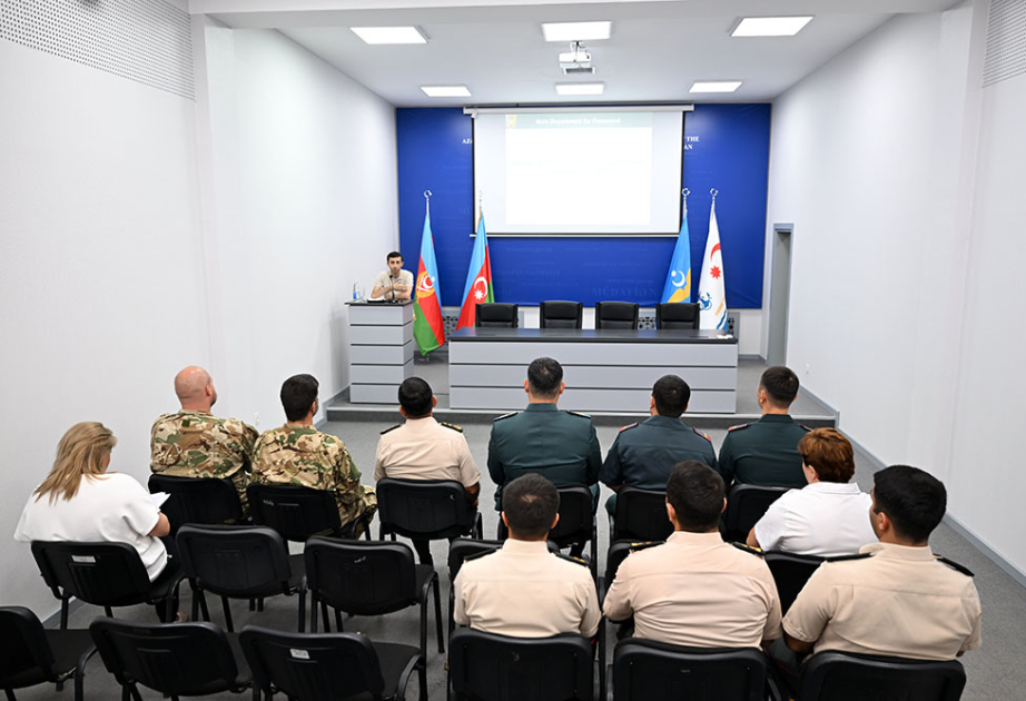 Hərbi informasiya sahəsində üçtərəfli işçi görüş