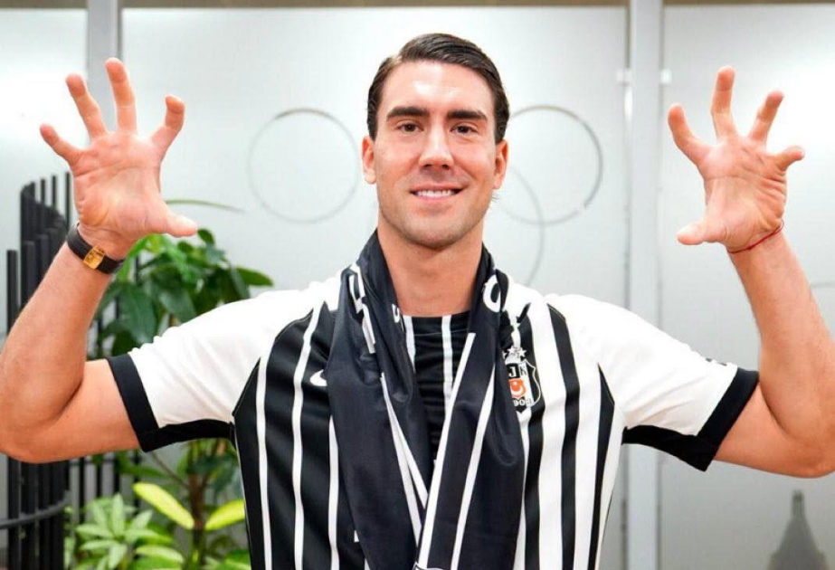 “Beşiktaş” yeni transferi Duşan Vlahoviçi ictimaiyyətə təqdim edib